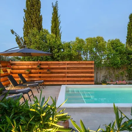 Haus Rustica Πούλα