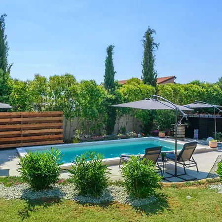 Haus Rustica Vakantiehuis Pula