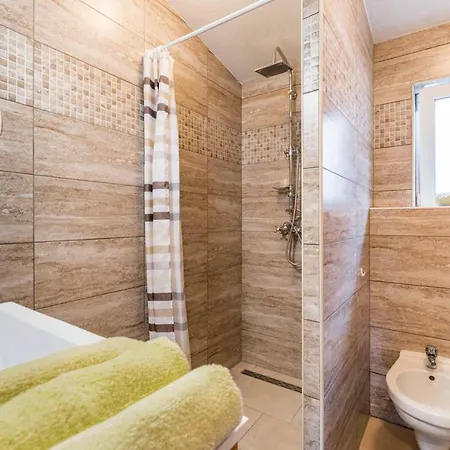 Semesterbostad Haus Rustica